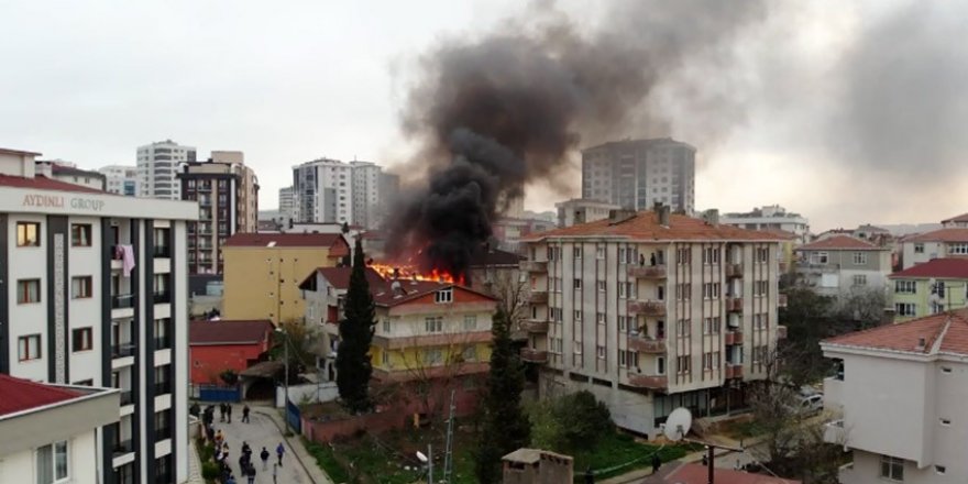 Tuzla’da 3 Binanın Çatı Katları Alev Alev Yandı