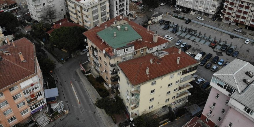 Pendik’te Balkonları Çöken Bina Havadan Görüntülendi