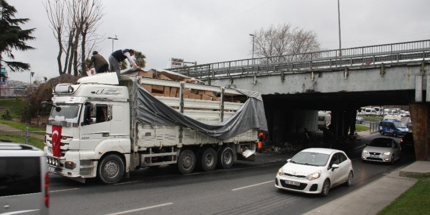 Unkapanı Köprüsü’nde Trafiği Kitleyen Kaza