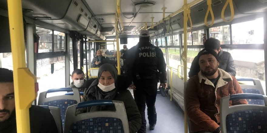 İstanbul’da Trafik Polisleri Halk Otobüslerini Denetledi