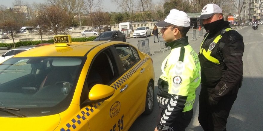 Taksim’de Ticari Taksi Ve Otobüslere Uygulama