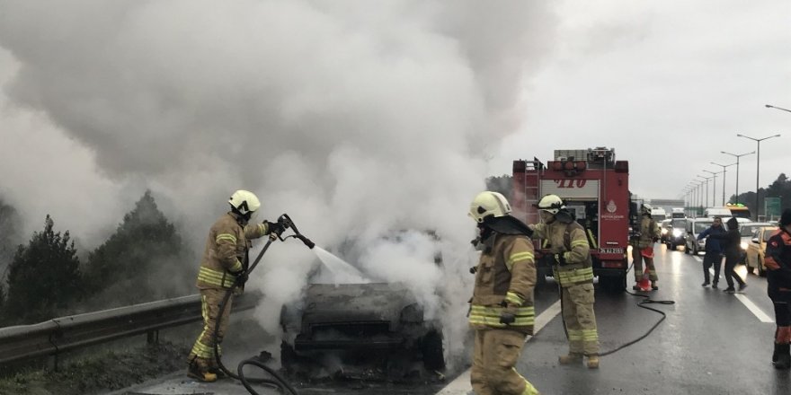 Tem Otoyolunda Otomobil Alev Alev Böyle Yandı