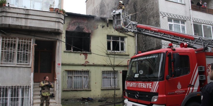 Bayrampaşa’da Gecekondu Alev Alev Yandı