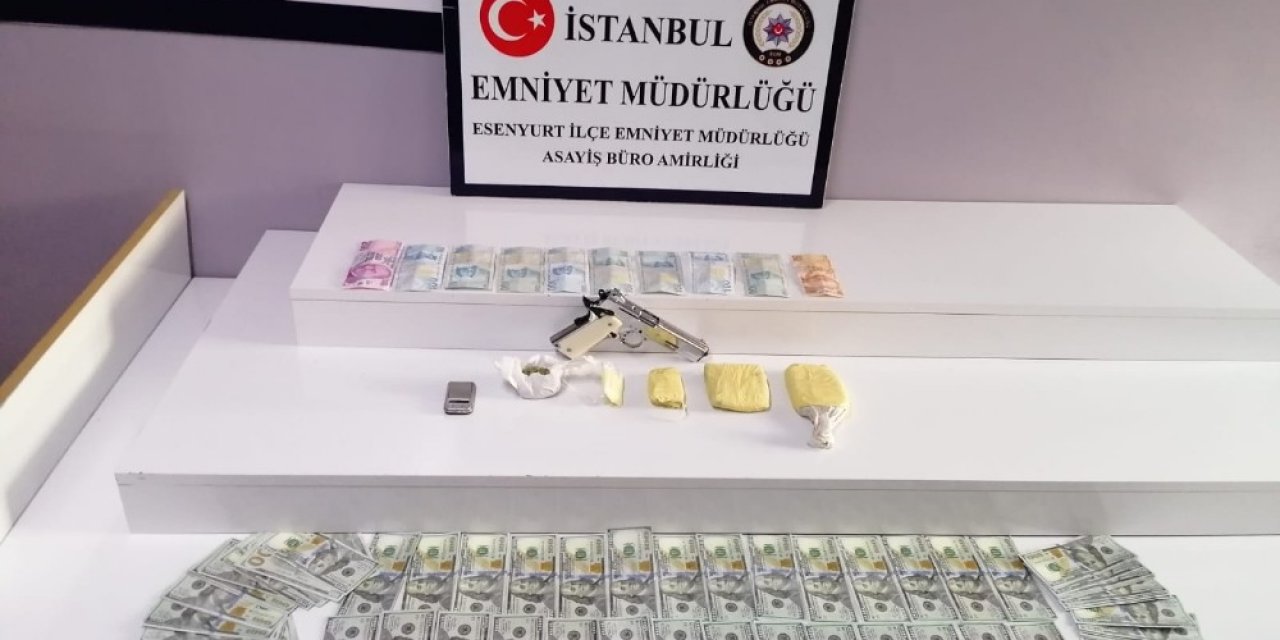 İstanbul'da Sahte 9 Bin Dolar Ele Geçirildi