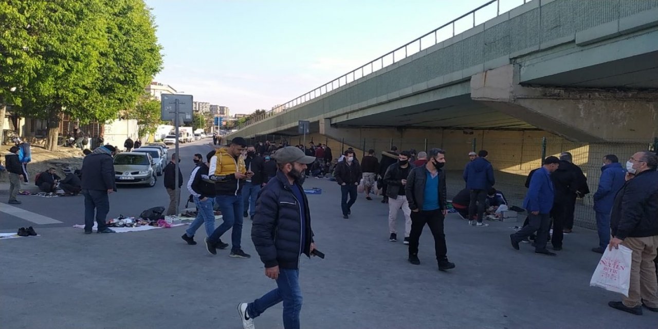 Bayrampaşa'da  Sosyal Mesafeyi Hiçe Saydılar