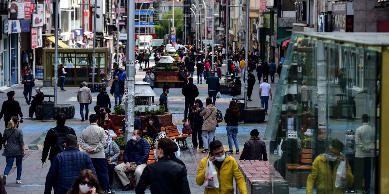 Bakırköy Meydanı’nda Dikkat Çeken Yoğunluk