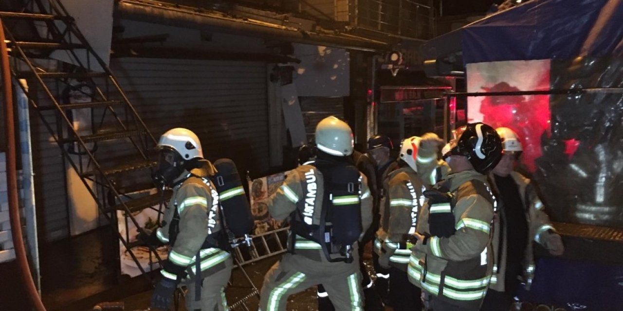 Kadıköy Balıkçılar Çarşısı’ndaki Balık Restoranı Alev Alev Yandı