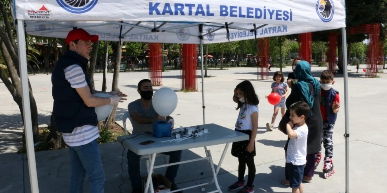 Dışarı Çıkan Çocuklar Kartal Meydanı’nda Doyasıya Eğlendi