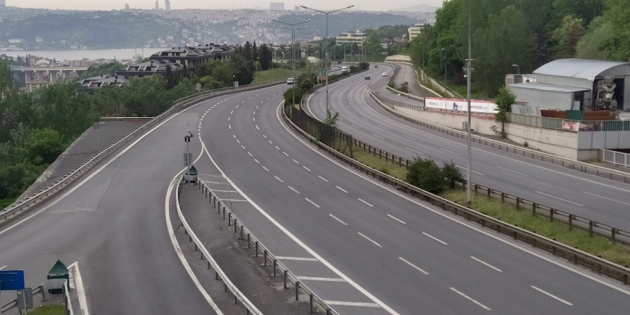 Kısıtlamanın İlk Sabahında Yollar Boş Kaldı