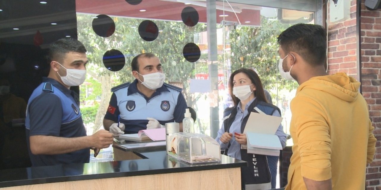 İstanbul’da Kurallara Uymayan Berberler Mühürlendi