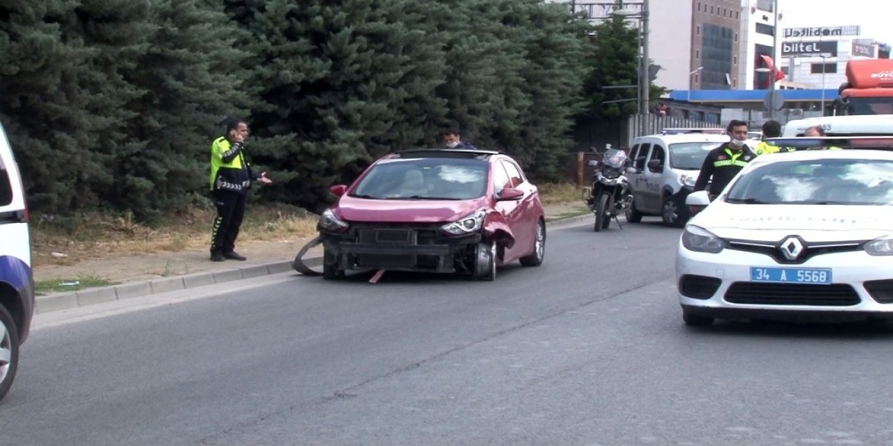 Önce Polisten Kaçtılar, Sonra Polis Aracı İle Çarpıştılar