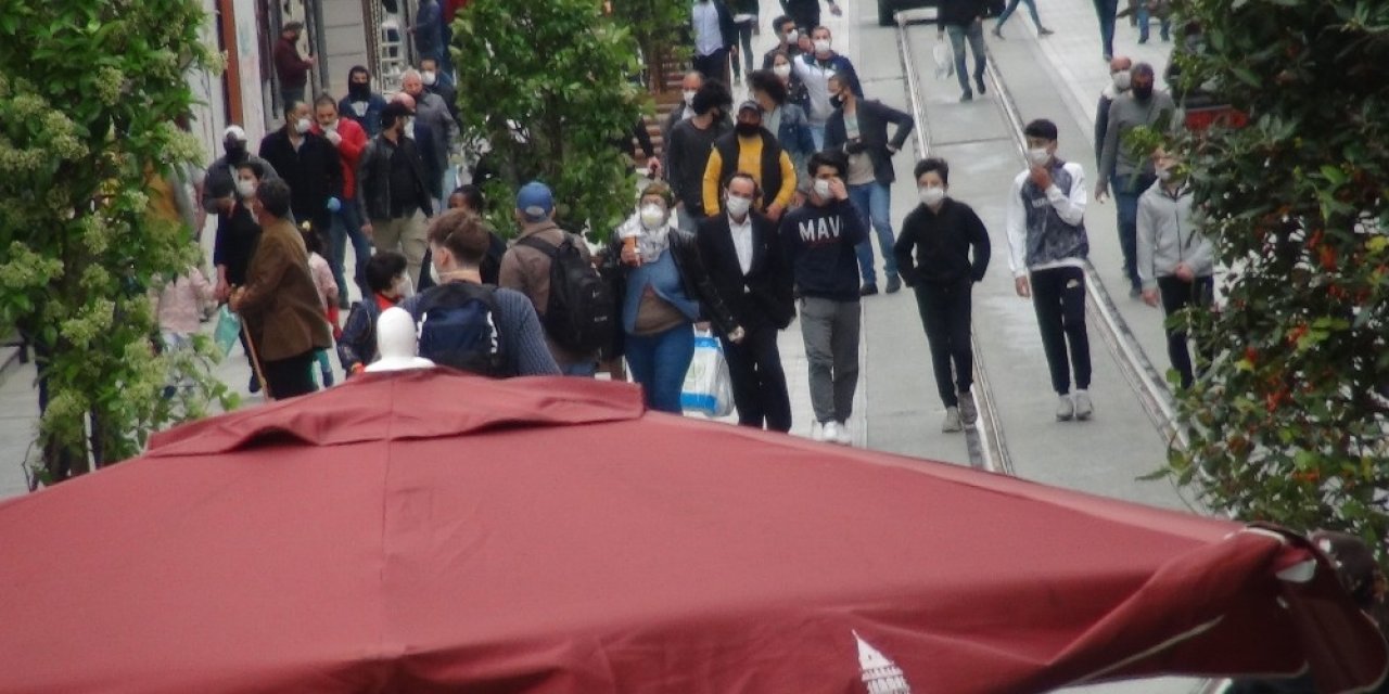 Kısıtlama Sonrası İstiklal Caddesi’nde Hareketlilik