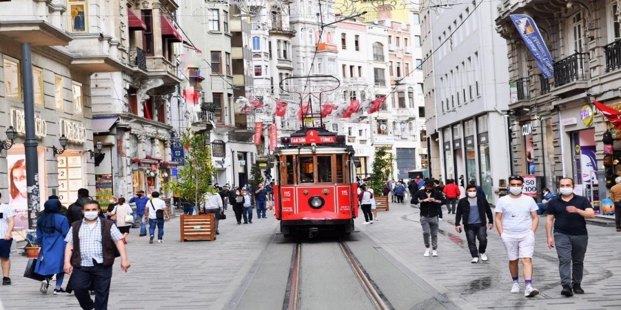 İstiklal Caddesi’nde Yeni Normale Dönüş Başladı