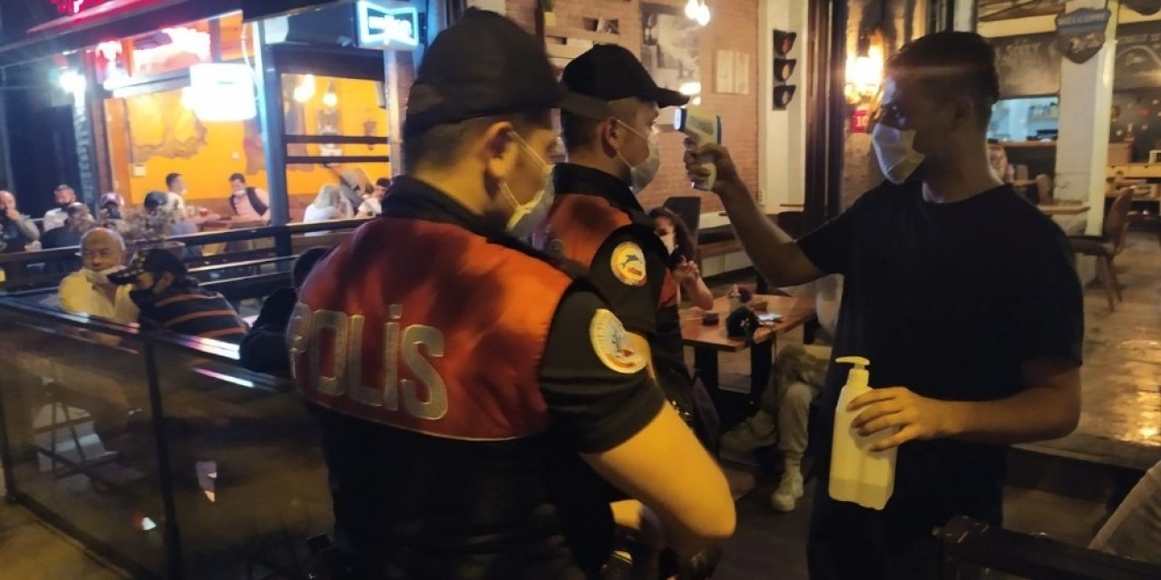 Fatih’te Kafe Ve Restoranlarda Korona Virüs Denetimi