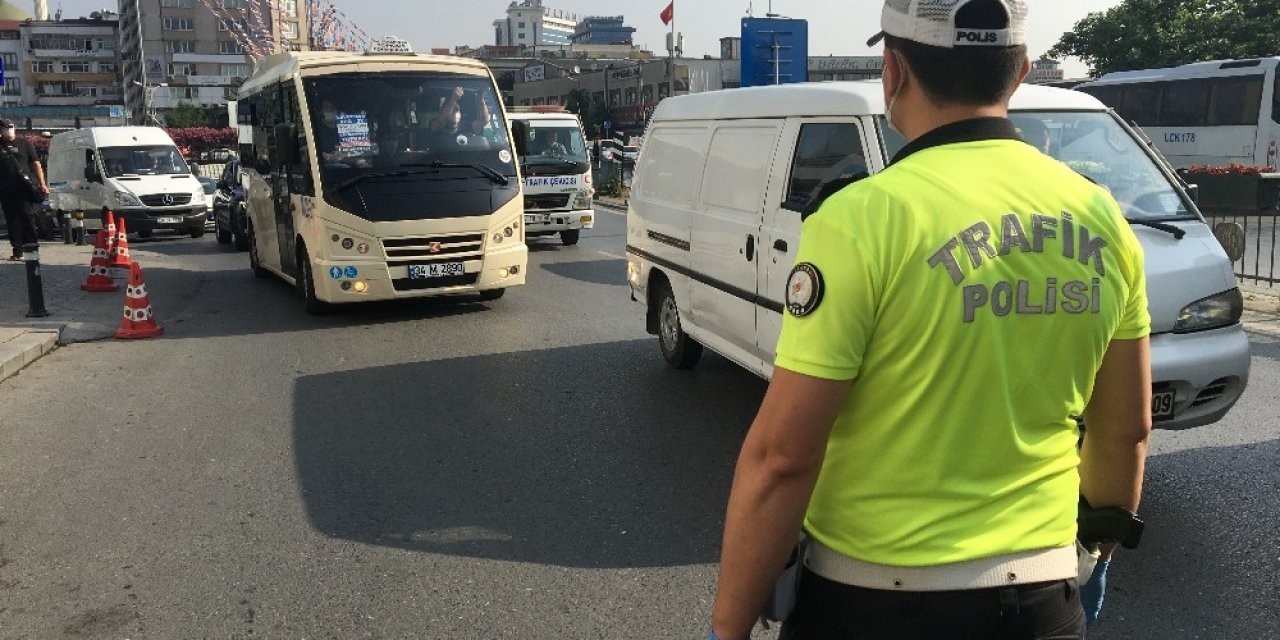 istanbul’da Minibüslere ’yeni Normal’ Denetimi