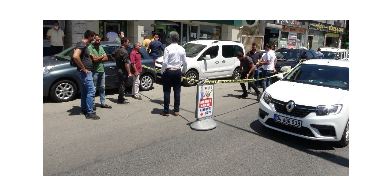 Aracından Parasının Çalındığını Gören Vatandaş Hırsızlara Silahla Müdahale Etti: 2 Yaralı