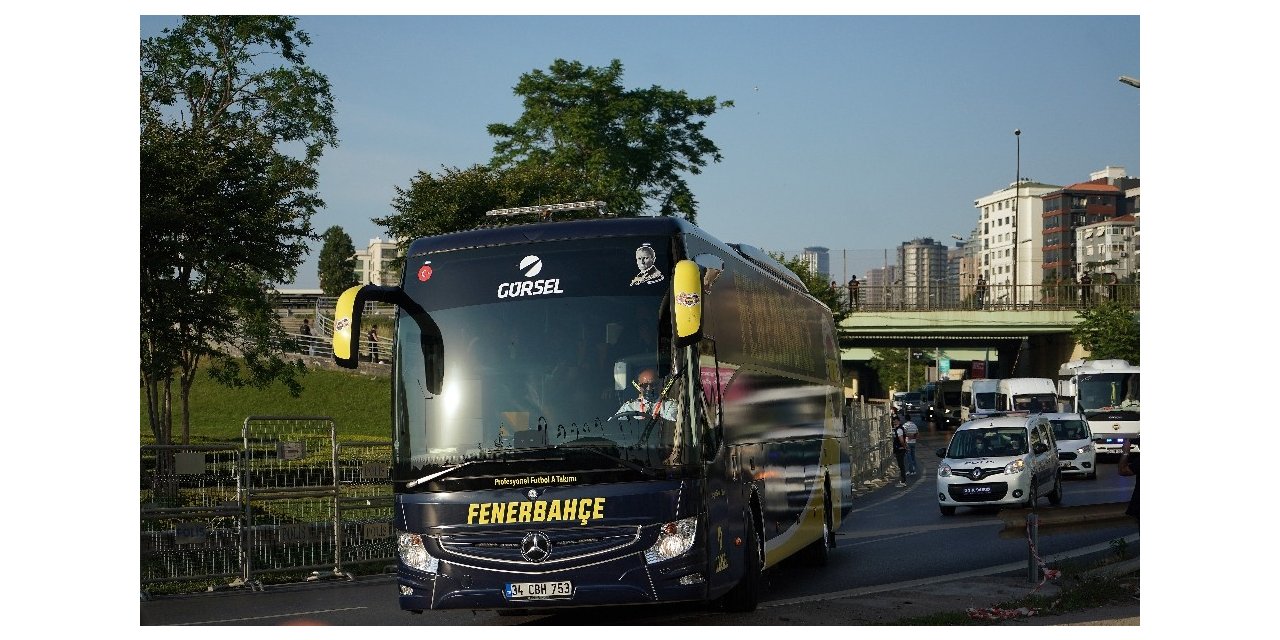 Fenerbahçe Ve Trabzonspor Kadıköy’e Geldi