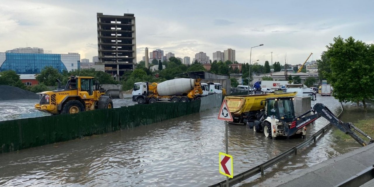 Küçükçekmece’de Cadde Göle Döndü