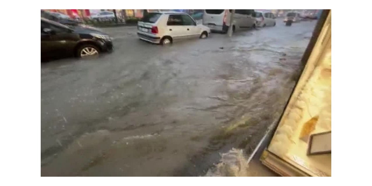 Fatih Fevzipaşa Caddesi’ni Su Bastı