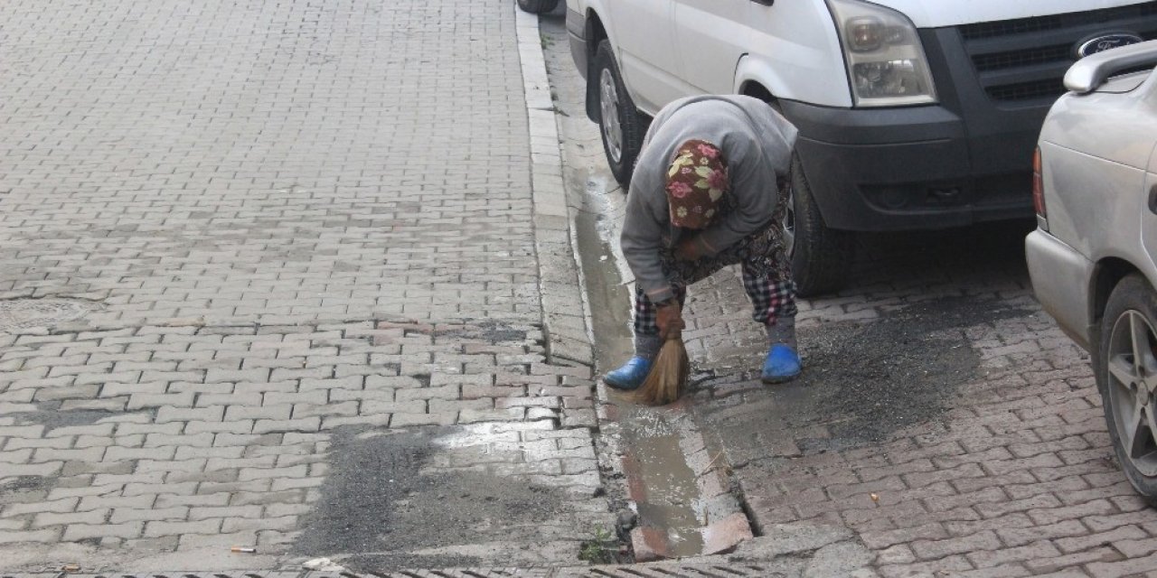 Esenyurt’ta Selin Verdiği Hasar Gün Ağarınca Ortaya Çıktı