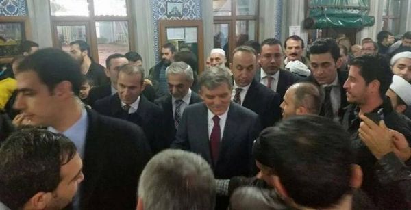 Abdullah Gül, cuma namazını Kağıthane’de Kıldı