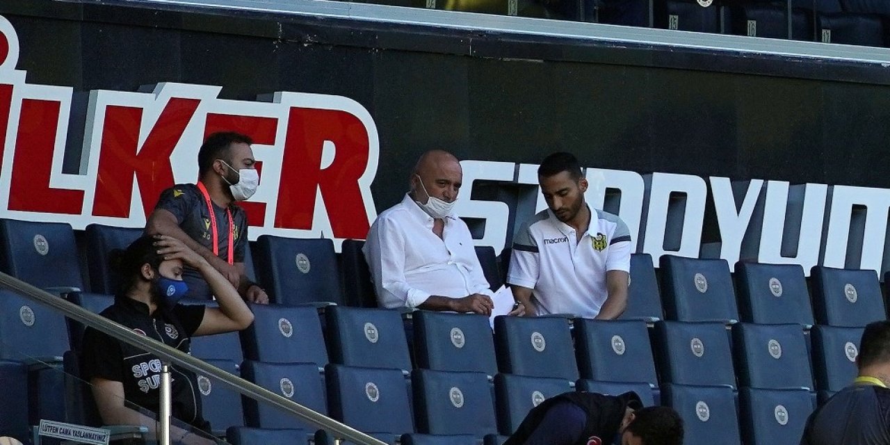 Hikmet Karaman Tribünde