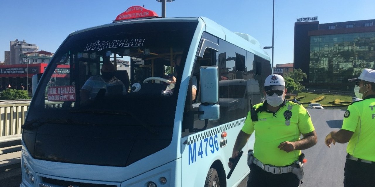 Maltepe’de Polisten Minibüs Denetimi