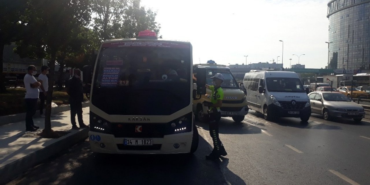 Yenibosna’da Fazla Yolcu Taşıyan Sürücüye Para Cezası Kesildi