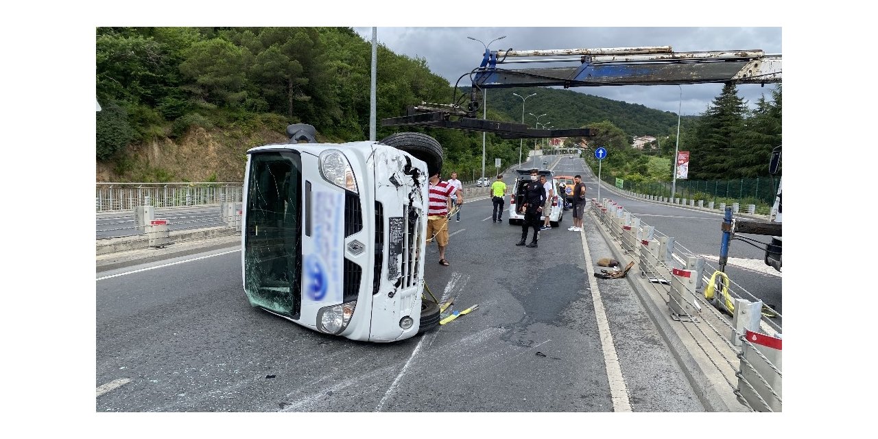 Sarıyer’de Panelvan Araç Devrildi: 3 Yaralı