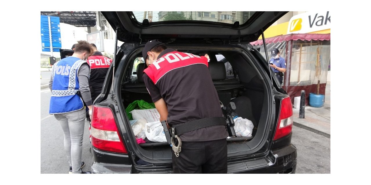 İstanbul’da ’huzur Uygulaması’nda Aracında Çakar Bulunan Bir Kişiye Ceza Kesildi