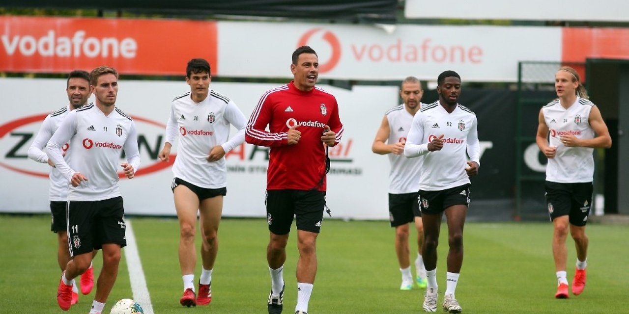 Beşiktaş, Fenerbahçe Mesaisine Başladı