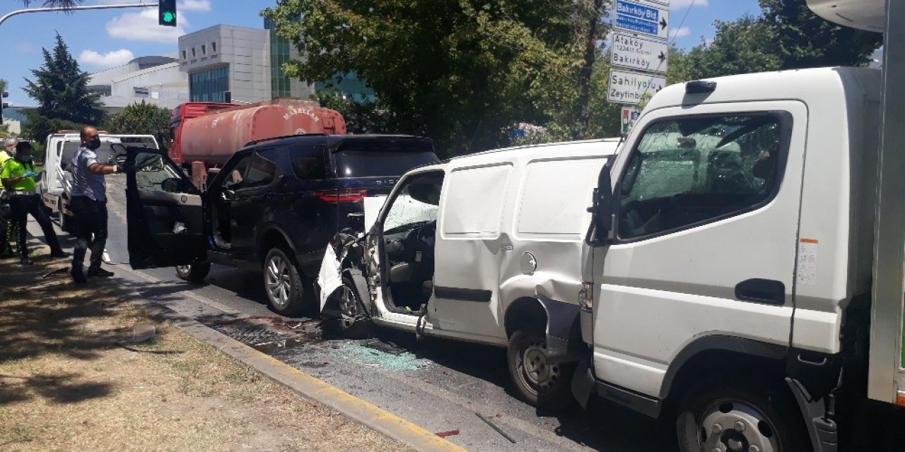 Bakırköy’de Zincirleme Trafik Kazası