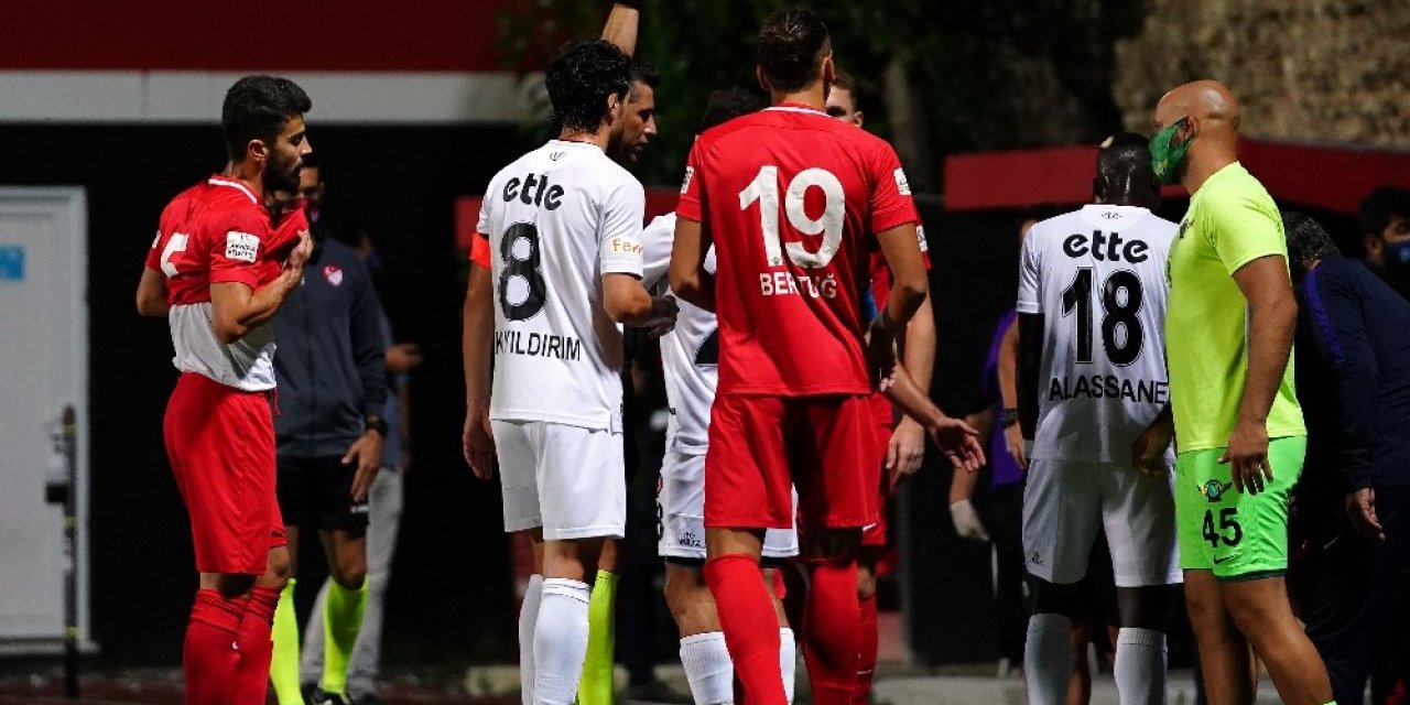 Tff 1. Lig Play-off Yarı Final: Karagümrük: 1 - Akhisarspor: 1 (ilk Yarı)