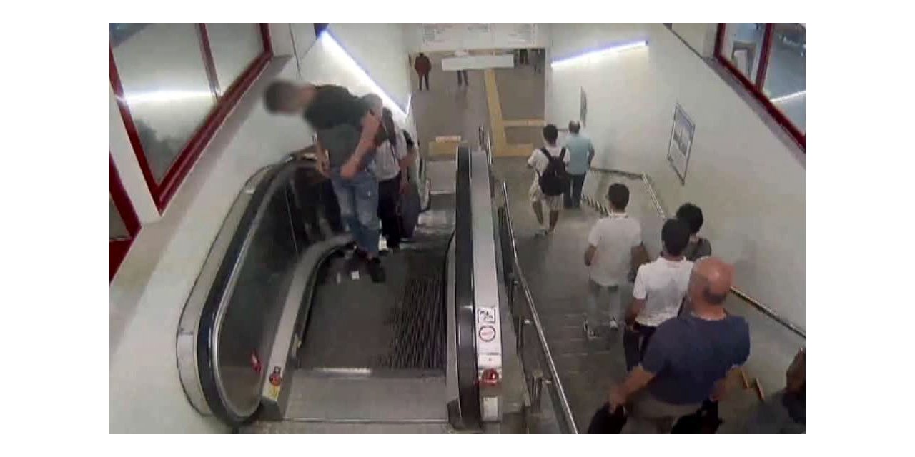 Metro İstasyonunda İlginç Yankesicilik Kamerada