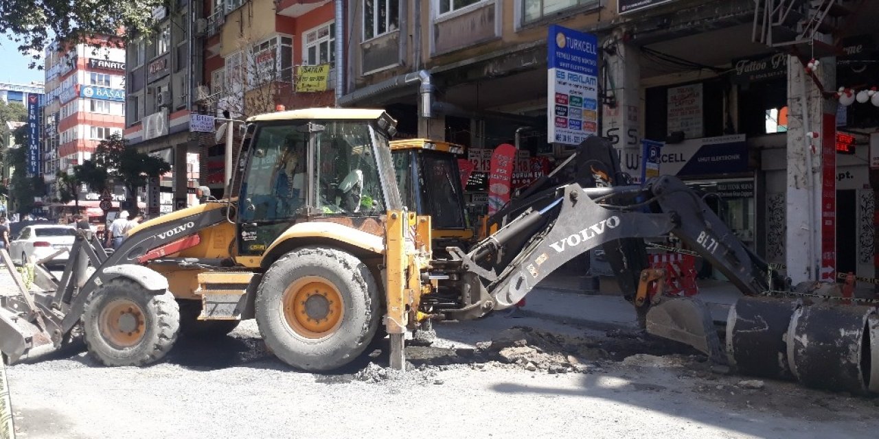 Bakırköy’de Bir İşçinin Üzerine Kepçe Düştü