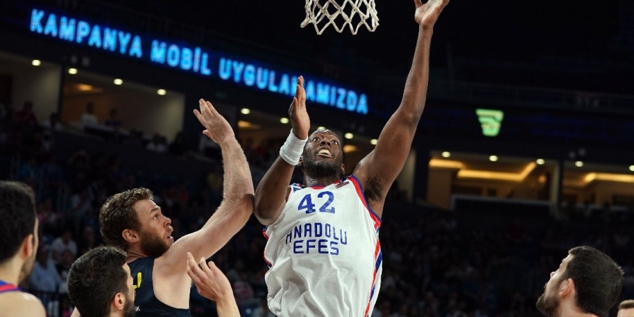 Anadolu Efes, Bryant Dunston’ın Sözleşmesini Uzattı