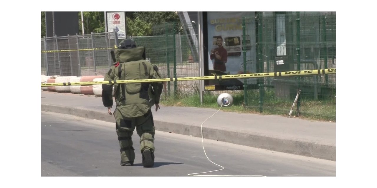 Otobüs Durağındaki Tüp Polisi Alarma Geçirdi