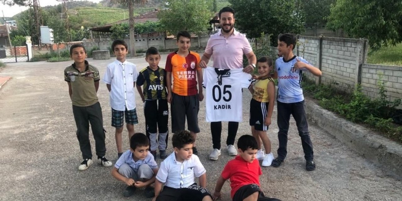 Kadir Çakır, İmzalı Beşiktaş Formasına Kavuştu