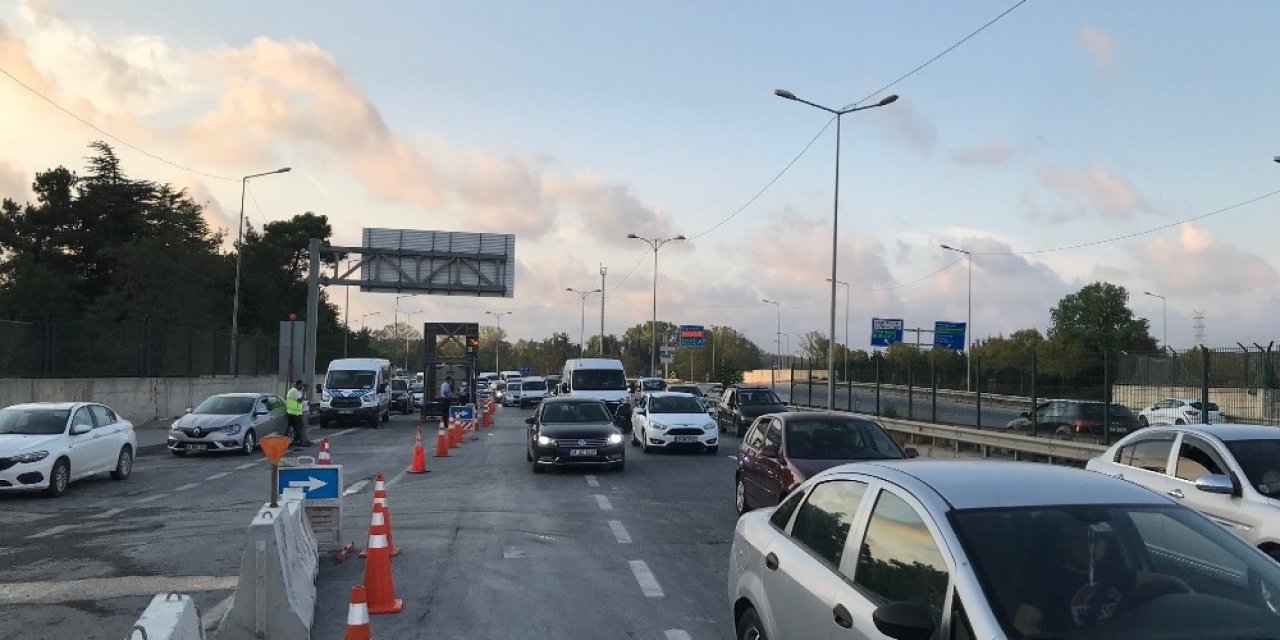 Eyüpsultan’da Çöken Üstgeçidin Enkazı Kaldırıldı, Yolun İki Şeridi Trafiğe Açıldı