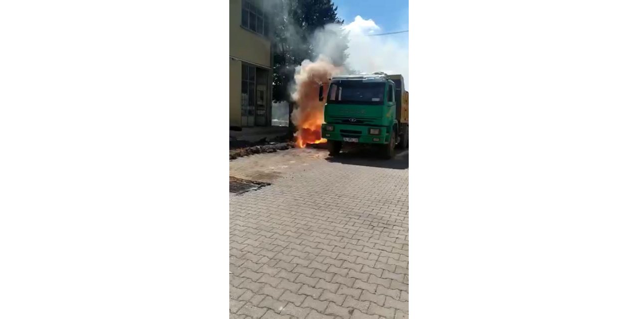 Elektrik Kabloları Bomba Gibi Patladı