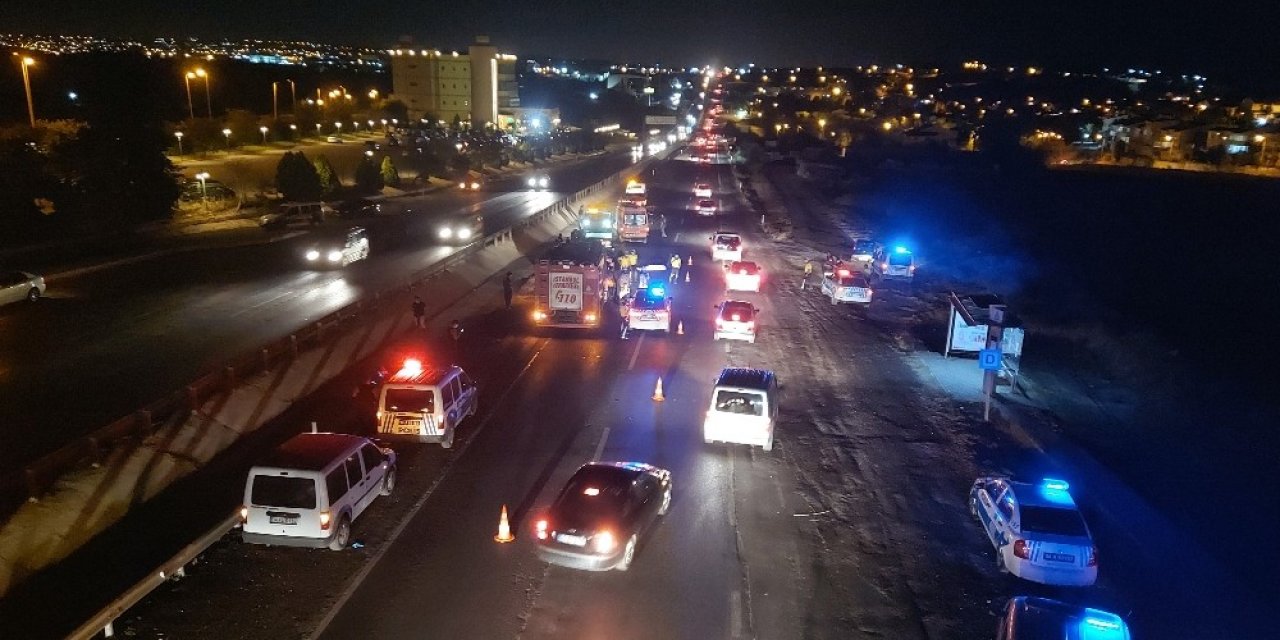 Yolun Karşısına Geçmek İsteyen Vatandaşa Üç Otomobil Birden Çarptı: 1 Ölü