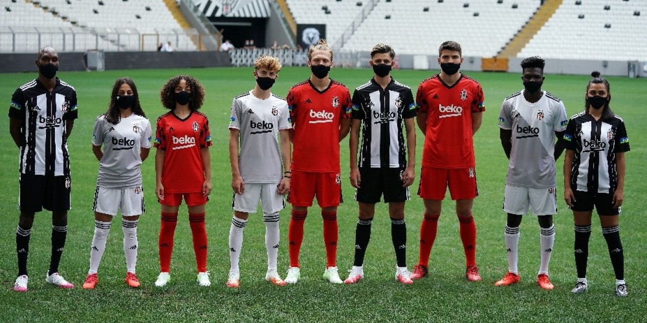 Beşiktaş Yeni Sezon Formalarını Tanıttı