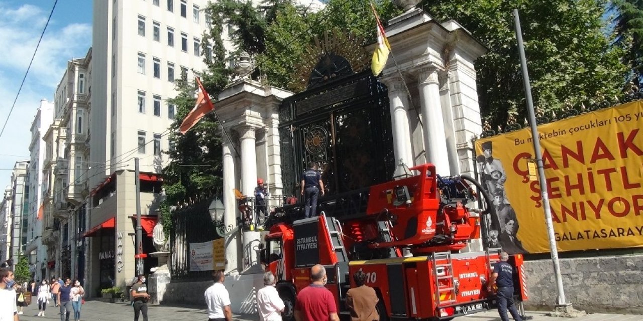 İstiklal Caddesi’nde İtfaiyeden Sansar Operasyonu