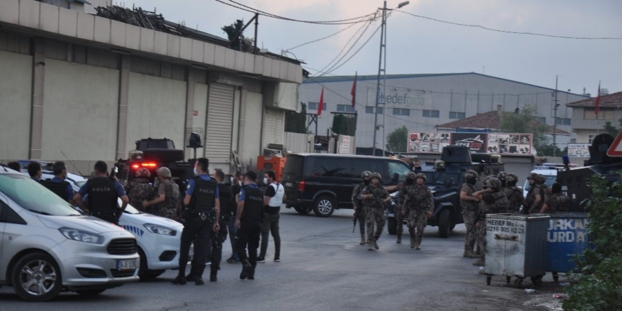 Ümraniye’de Hareketli Dakikalar... Uzun Namlulu Silahlarla Hırsızlık İhbarı Polisi Harekete Geçirdi