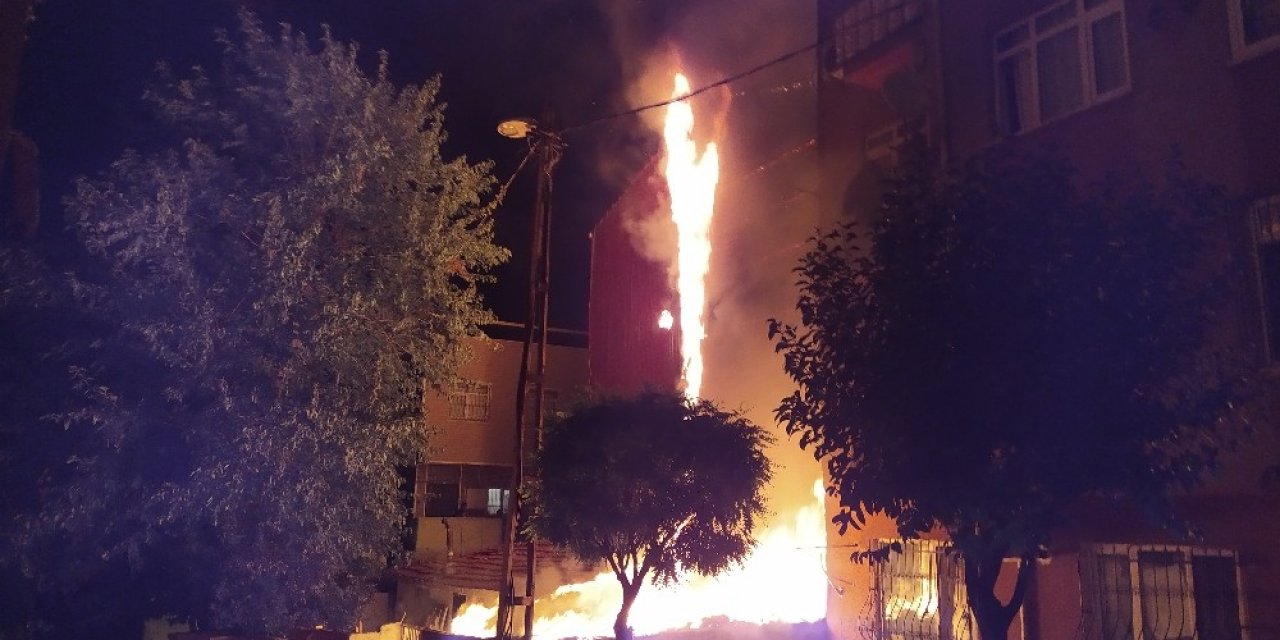 Şişli’de Gecekondu Yangını 4 Binaya Sıçradı, Mahalleli Sokağa Döküldü