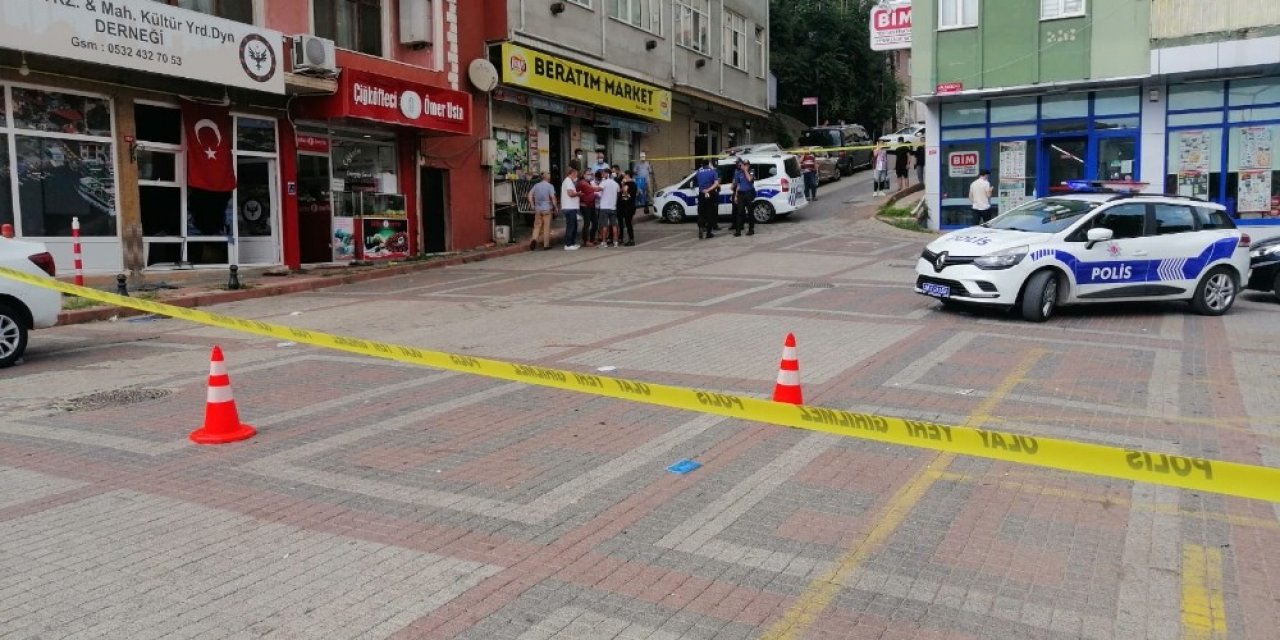 Beykoz’da Otomobille Derneğe Dalan Silahlı Saldırganlar Kurşun Yağdırdı