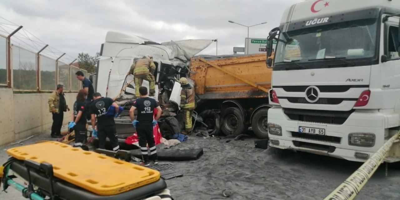 Çekmeköy’de 2 Hafriyat Kamyonu Çarpıştı: 1 Yaralı