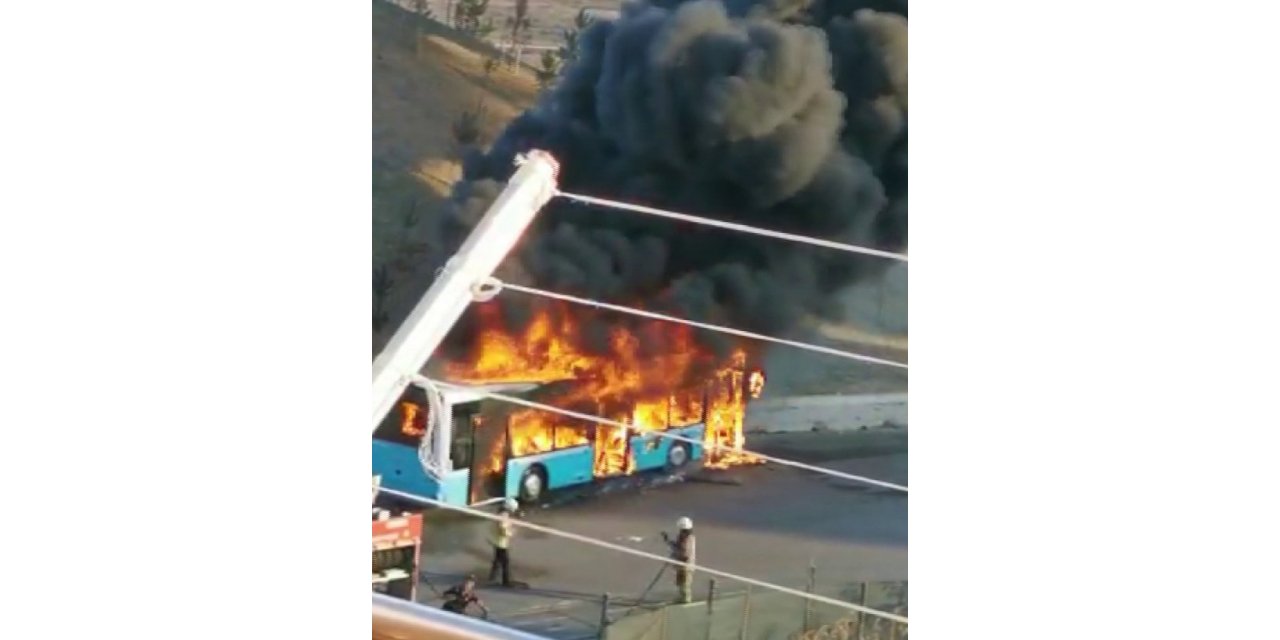 Tuzla’da Özel Halk Otobüsü Alev Topuna Döndü