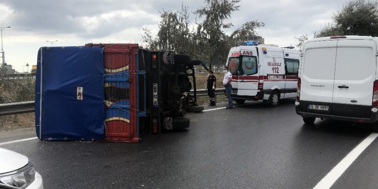 Haramidere Bağlantı Yolunda Kamyonet Devrildi