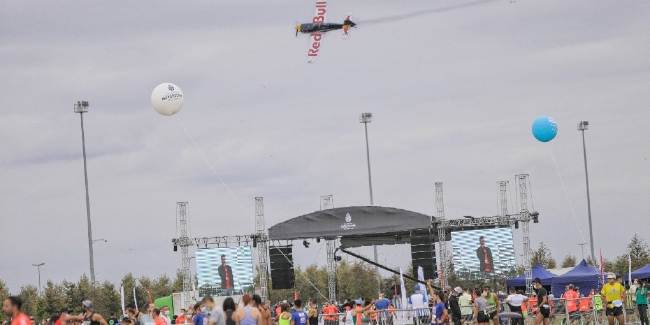 Vodafone İstanbul Yarı Maratonu’nda Red Bull Sky Tour Şovu